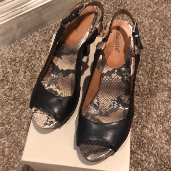 Beautiful heel by Nicole in VERY GOOD USED CONDITION - Picture 7 of 7